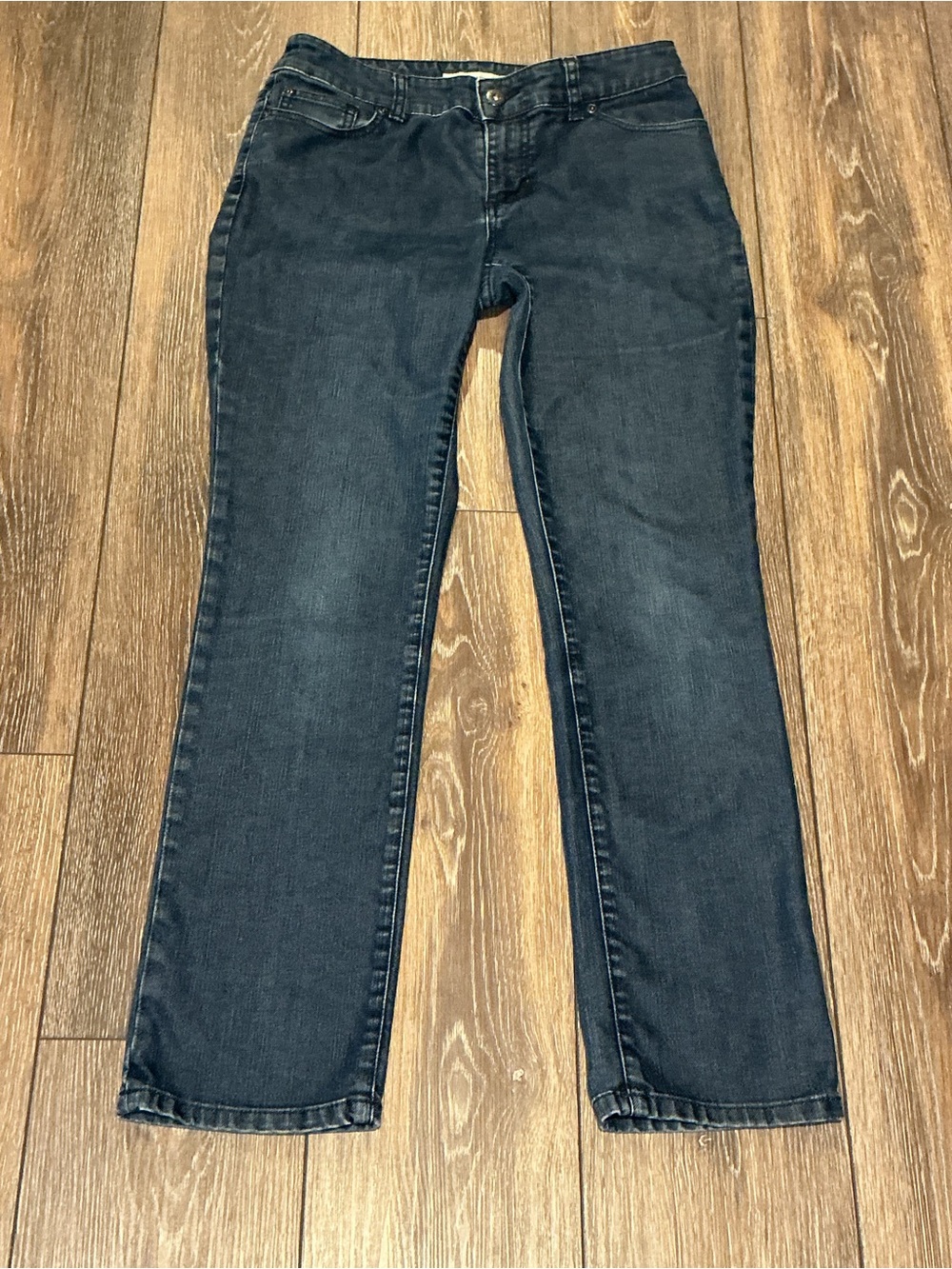 Chico’s Platinum Denim 0 Short / Size 4 Dark Indigo Straight Leg